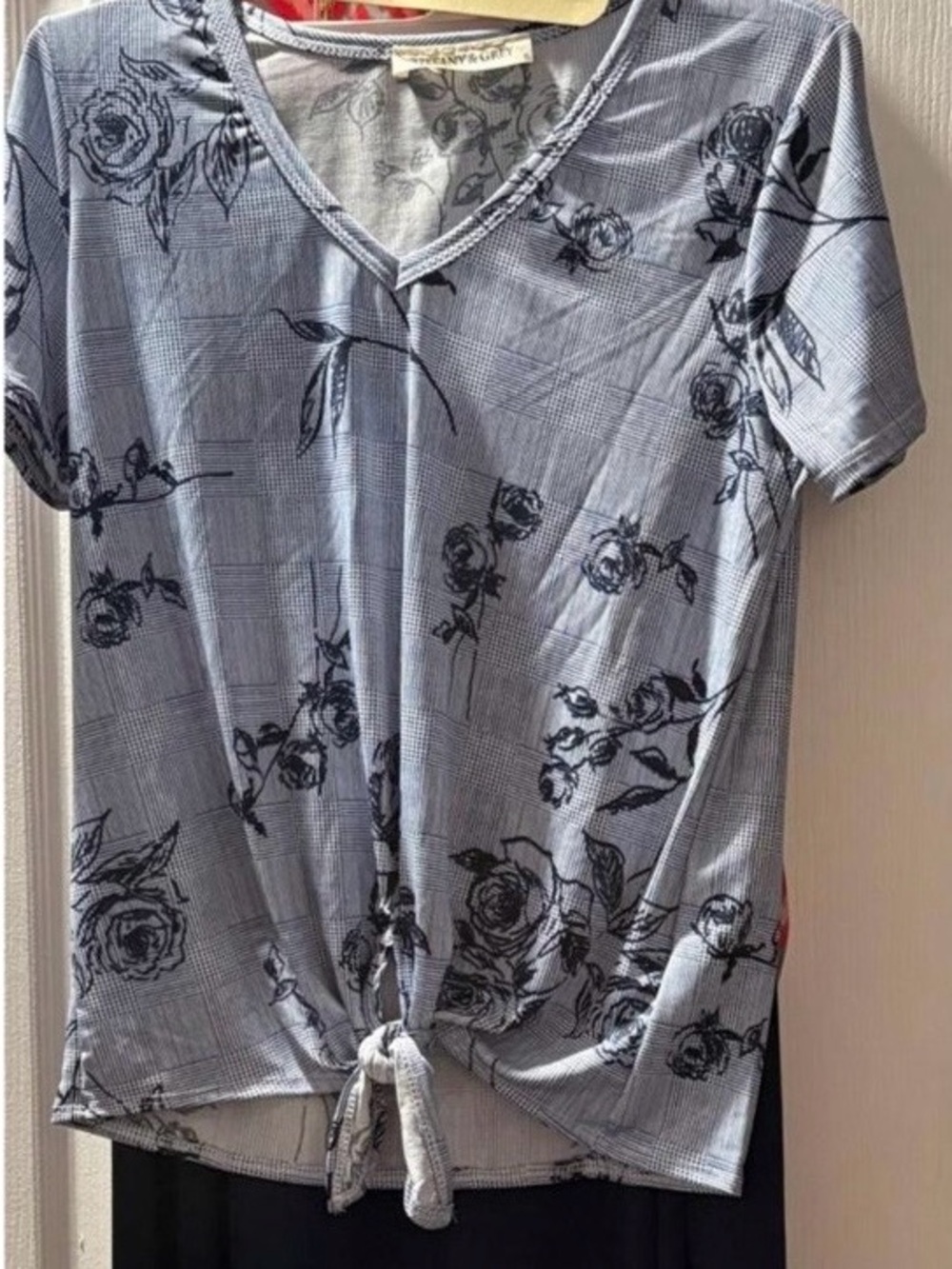 New York & Company Blue Floral V-Neck Tie-Front Short Sleeve Top